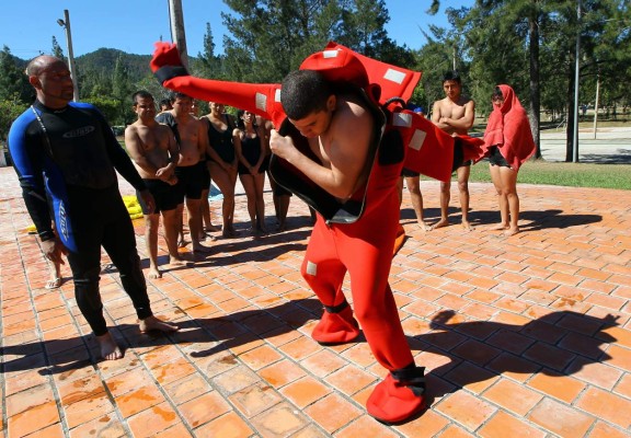 Unos 4,000 sampedranos son marinos activos