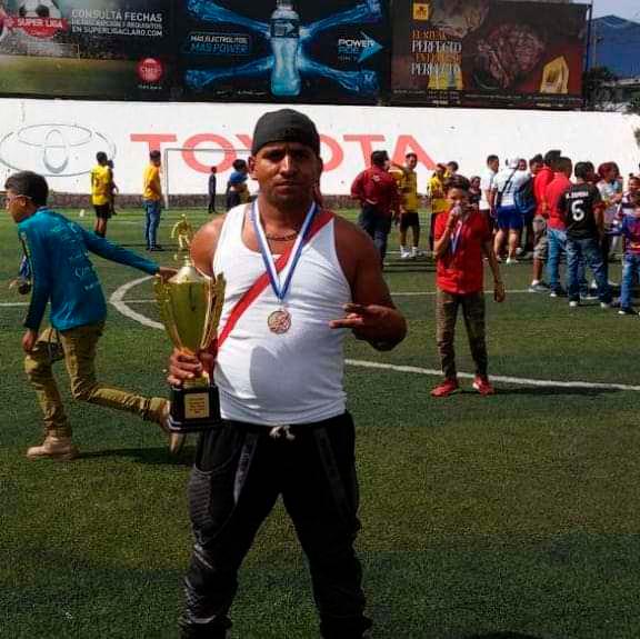 Sicarios en moto matan a hermanos cerca de su casa