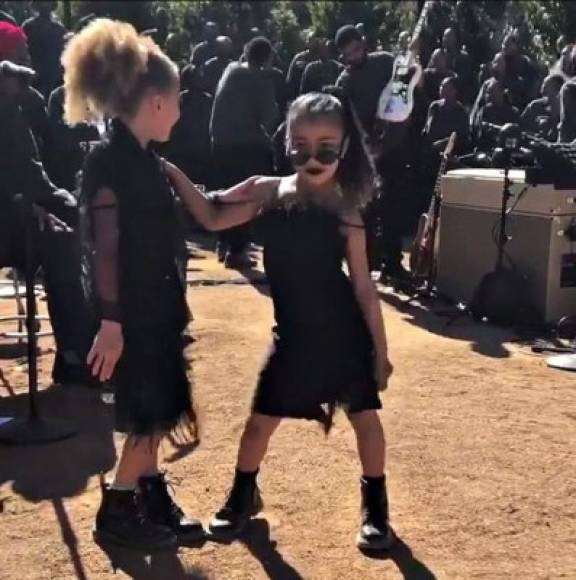 Le prohíbe a Kim Kardashian maquillar a su hija North