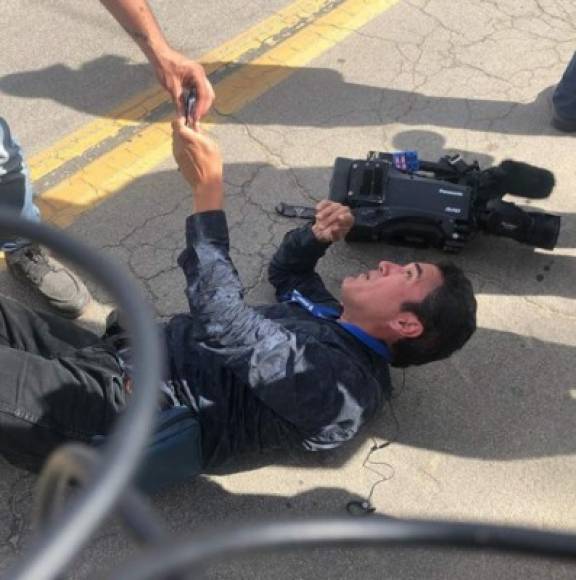 Jorge Ortega, camarógrafo del programa El Gordo y la Flaca, fue la persona que resultó agredida. <br/><br/>Mientras él estaba en el suelo uno de los hombres de seguridad lo escupió, por lo que de inmediato fans y reporteros comenzaron a grabar el suceso.