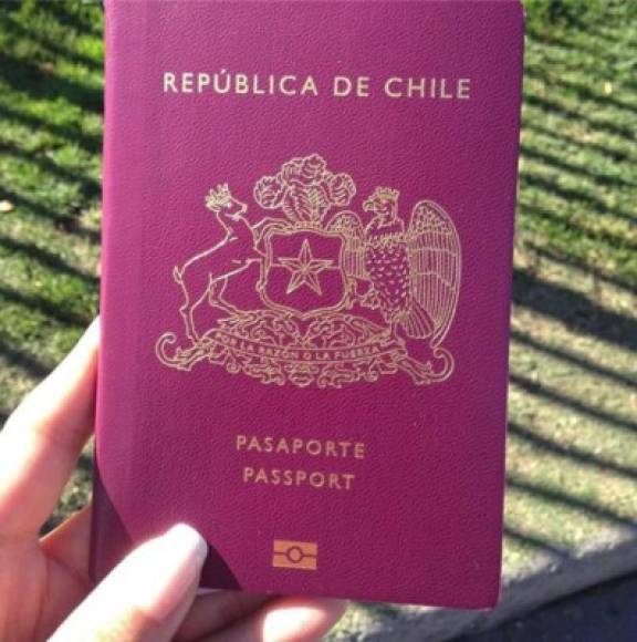 Chile es el país de América Latina con el pasaporte más poderoso de la región. Los chilenos pueden visitar 161 países sin necesidad de visado, entre estos Estados Unidos, España, Inglaterra y Alemania.