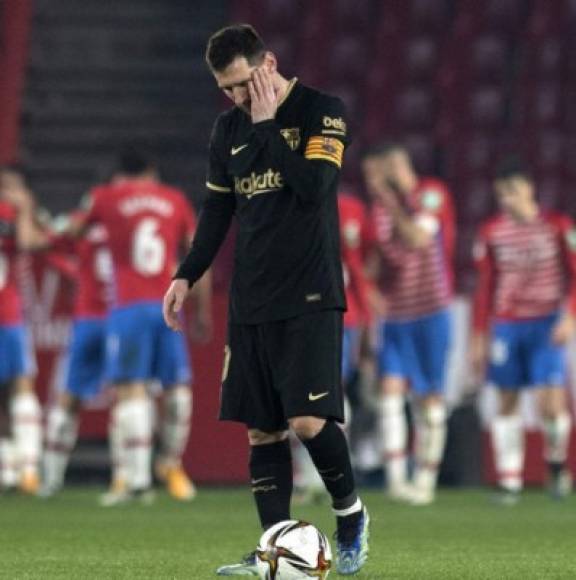 El Granada lo estuvo ganando 2-0 en gran parte del juego y a Messi se le miraba decepcionado por lo que estaba ocurriendo.