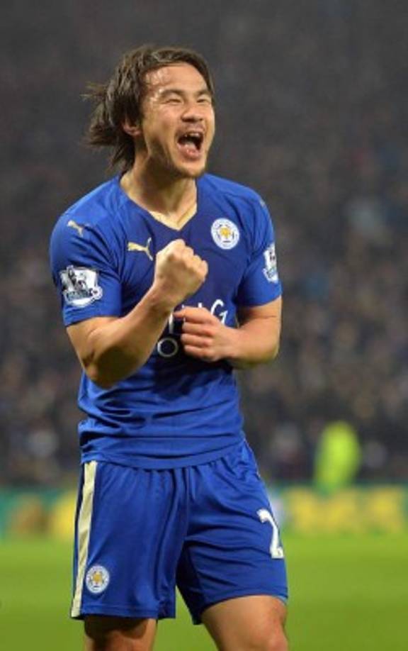 Shinji Okazaki (Japón, 30 años). Trabajo, trabajo y más trabajo. El japonés se vacía en cada partido y añade a su tremenda solidaridad instinto y gol en los últimos metros. Sus continuos movimientos generan espacios y facilitan los balones al espacio para Jamie Vardy. Se complementa a la perfección con el punta inglés y los 10,3 millones que el Leicester pagó al Mainz 05 para traérselo al King Power Stadium están ya más que justificados.