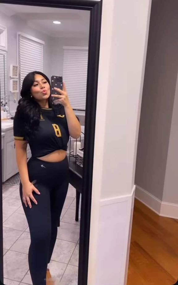 Yensy Bonilla, esposa de Joseph Rosales, celebró el triunfo de la Selección de Honduras con esta imagen.