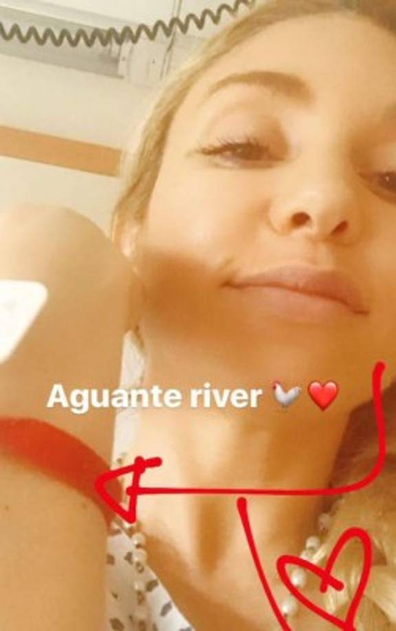 Melisia se desempaña como cantante en Argentina y es una gran seguidora de River.