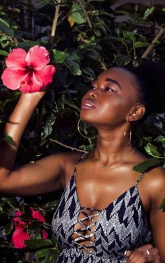 Keyna Bernárdez (25)<br/><br/>El video “Whine Up” destaca la belleza de Bernárdez originaria de Roatán.<br/><br/>“Este video muestra la variedad que existe en esta isla, fue la oportunidad perfecta para poner a Roatán en el mapa y que el mundo se dé cuenta de su belleza natural y de su gente, trabajar con estos artistas internacionales fue la ventana perfecta para mostrarnos y atraer más turismo. Lo que me hizo más feliz fue la conexión entre Farruko y la gente de mi comunidad, él le mostró mucho cariño a Punta Gorda, sin hacer ningún tipo de distinción, me gustó verlo comiendo nuestras comidas, me sentí orgullosa de haber sido parte de esto”, señaló Keyna. <br/><br/>