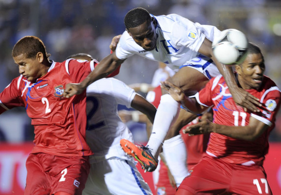Honduras cede un empate, pero queda a un paso del Mundial