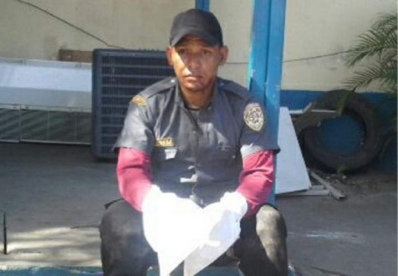 De dos disparos mata a guardia