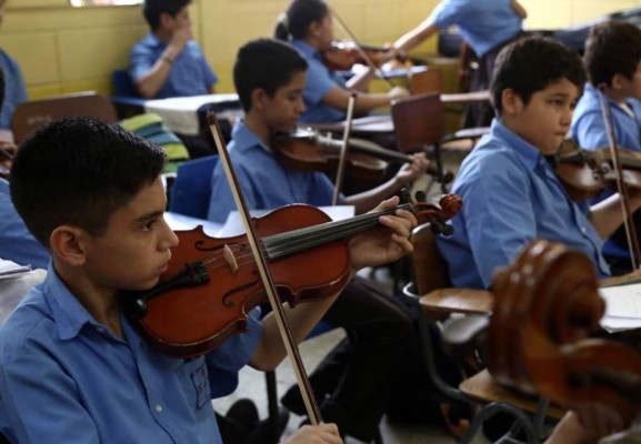 Irrumpen en la Victoriano López y asaltan a estudiantes
