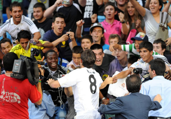 Espectacular presentación de Kaká en el Real Madrid