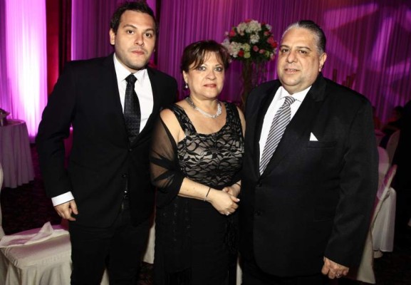 Dieron el sí con el roce de un beso