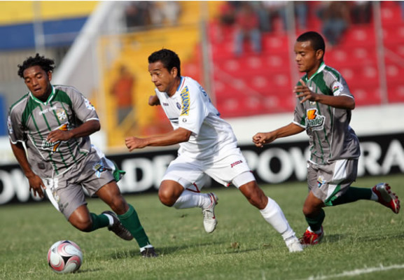 Olimpia acabó con la racha de Rubén Guifarro