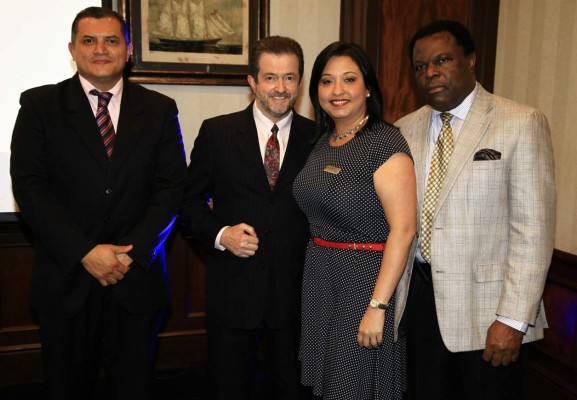 Brindis por 15 años del Hilton Princess en Honduras