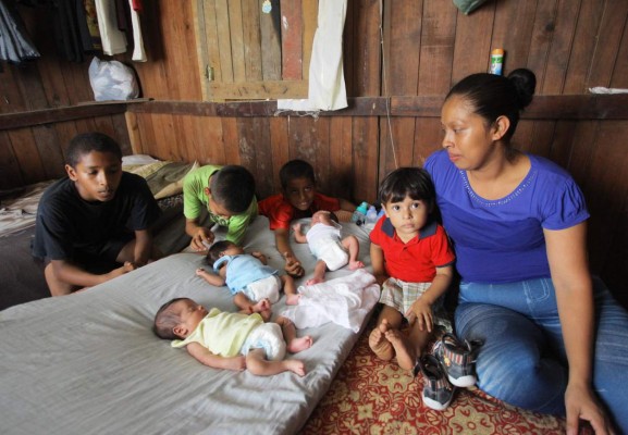 Hondureña tenía cinco hijos y parió trillizos, urgen de ayuda