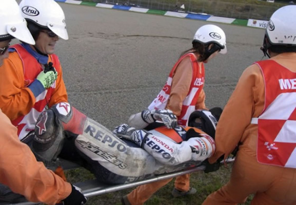 Dani Pedrosa se rompe la clavícula izquierda