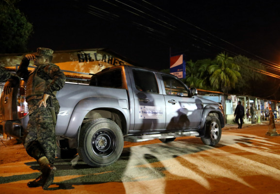 Sicarios matan a dos amigos en billar en La Lima
