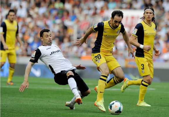 El Atlético queda muy cerca del título con triunfo importante en Valencia