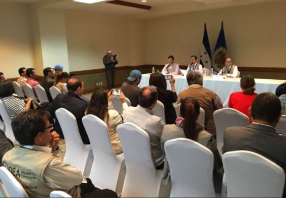 JOH y Nasralla se comprometen a respetar resultados ante la OEA