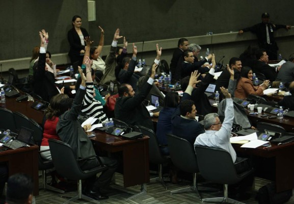 Comisión dirigirá proceso de depuración policial por un año