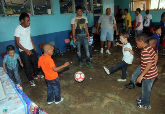 El Vida hace sonreír a miles de niños hondureños en su día