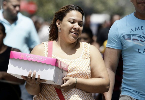 Con pasteles y flores agasajaron a las madres hondureñas