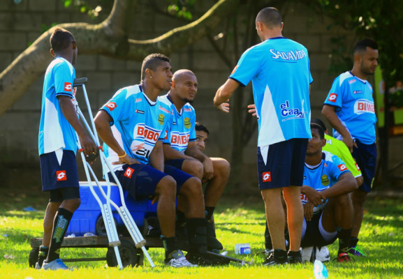 Confirmado: Carlo Costly estará de baja dos semanas