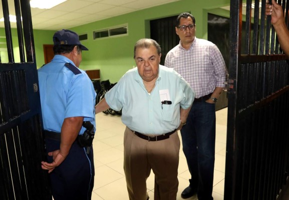 Rafael Ferrari visitó a Chelato Uclés en la clínica