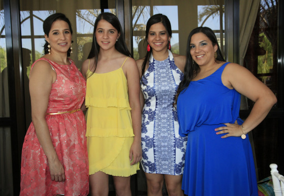 Gabriel Joya y Alessia Cartoni son bautizados