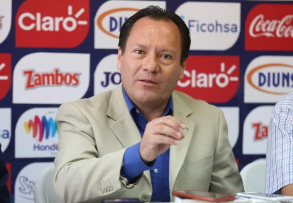 Pedro Rebollar aprueba trabajo de Melissa Pastrana y califica de misógino a Diego Vázquez