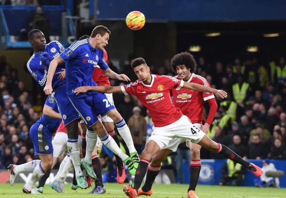 Chelsea y Manchester United se reparten las penas