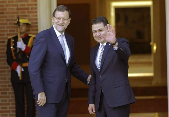 Rey de España y presidente de Honduras abordan cooperación económica bilateral