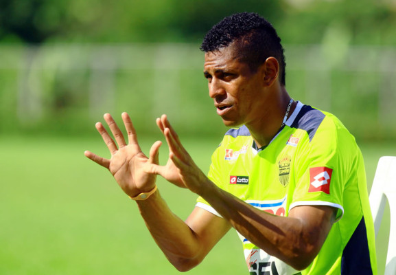 Prensa francesa le sigue la pista a Carlo Costly