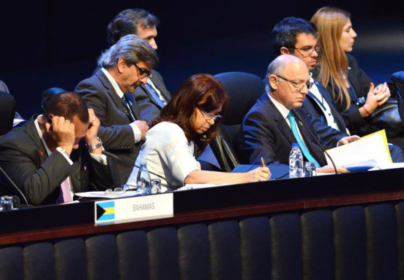 Cuba lanzó críticas a EUA en la Celac, que homenajeó a Chávez