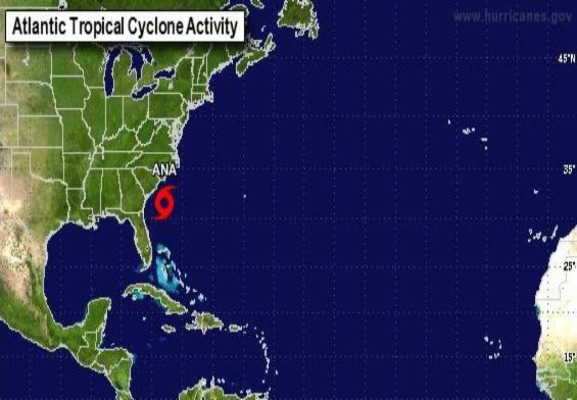 Se forma tormenta Ana en el Atlántico antes de inicio de temporada de huracanes