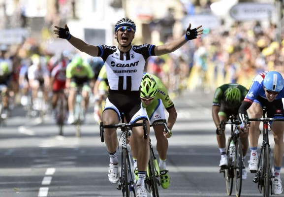 El alemán Kittel gana la primera etapa y se coloca líder de Tour de Francia