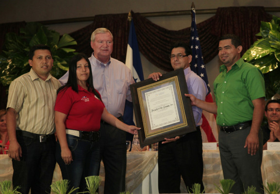 Enaltecen modelo laboral de Fruit of the Loom