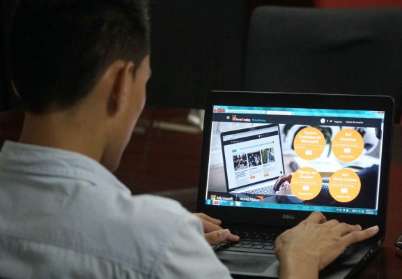 Lanzan plataforma web de empleo para jóvenes