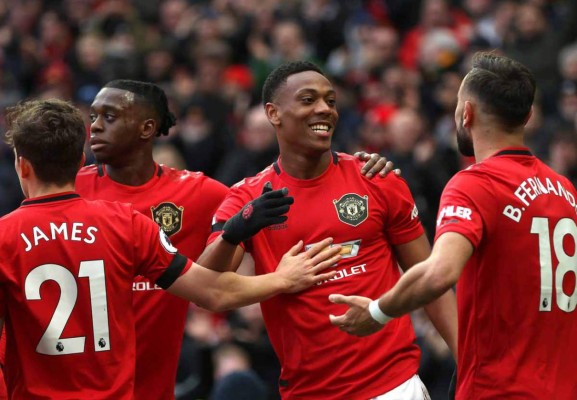 Video: Manchester United golea y entra en zona Champions de la Premier League