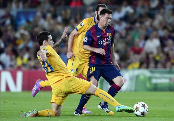 Barcelona gana al Apoel pero no convence en su estreno de Champions