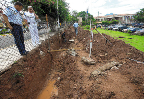 Lobo denuncia que existe complot para matarlo
