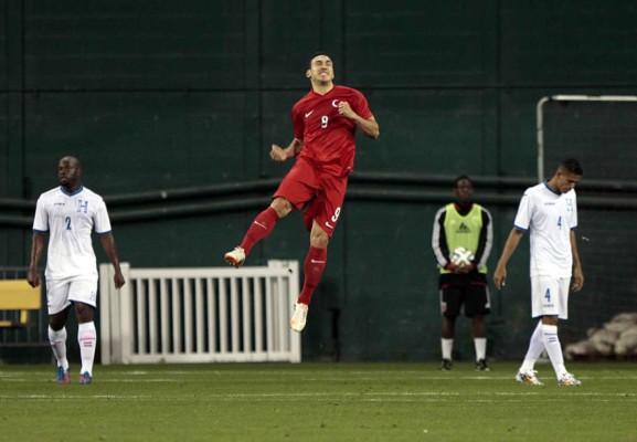 Honduras comienza con el pie izquierdo su camino hacia Brasil