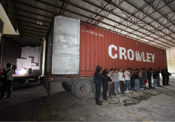 Caen 12 hombres por el presunto robo de un contenedor de ropa en San Pedro Sula