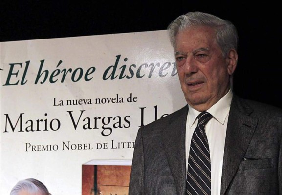 Iglesia critica a Vargas Llosa por decir que Perú debe 'salir de la barbarie' de la homofobia