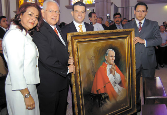 'Me voy con la frente en alto': Roberto Micheletti