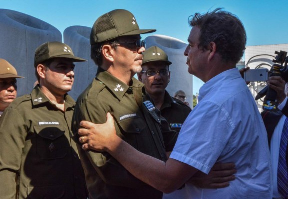 Trump opaca despedida de Fidel con amenaza a Cuba