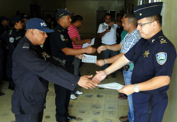 Reconocen desempeño de agentes y oficiales de Yoro