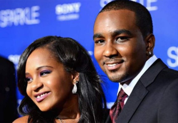 Demandan a novio de hija de Whitney Houston