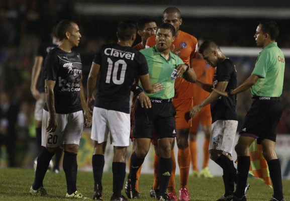 Motagua pide castigo para Armando Castro y Omar Leiva