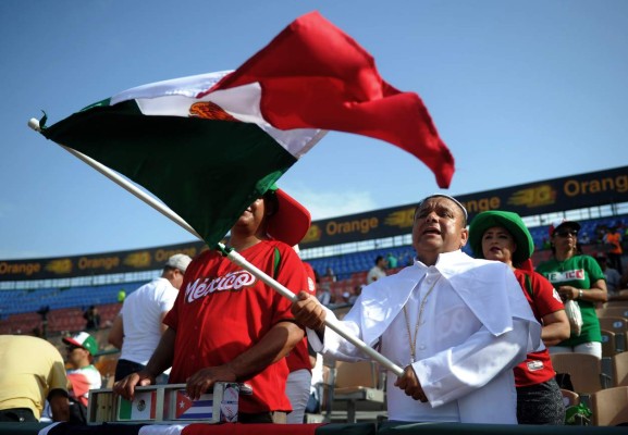 Papa invita a padres de 43 desaparecidos a misa pero no se reunirá con ellos