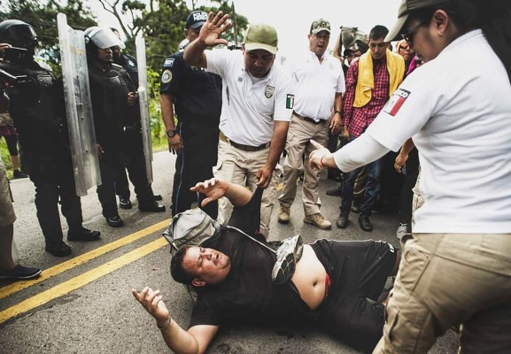 Frenan caravana que iba con rumbo a la capital mexicana